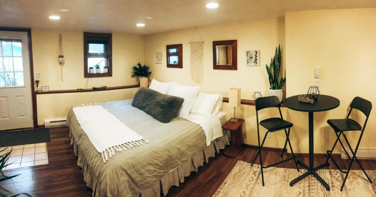 וויסטלר Wildflower Private Studio Suite By Belle Neige מראה חיצוני תמונה