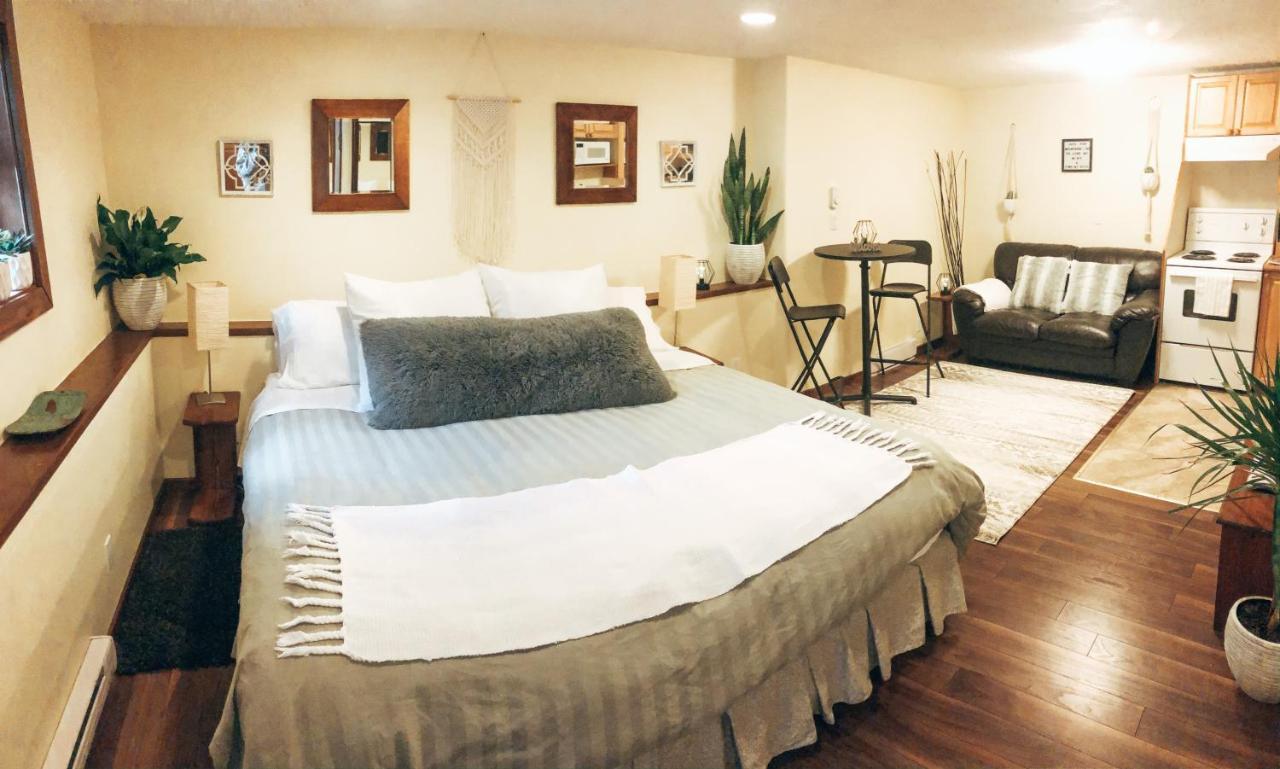וויסטלר Wildflower Private Studio Suite By Belle Neige מראה חיצוני תמונה